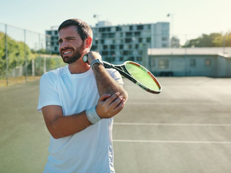 Il gesto del tennis e gli sport di lancio: over stress dell’LCM e neuropatia associata dell’ulnare